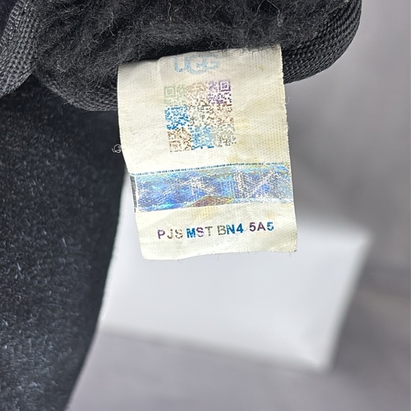 🔥🔥🔥UGG Black Suede toddler Boots Size: 9🔥🔥🔥 - Picture 5 of 9